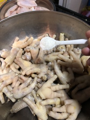 广式凉拌鸡脚做法