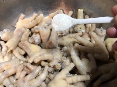 广式凉拌鸡脚做法