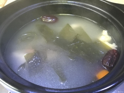 海带红萝卜排骨汤的做法