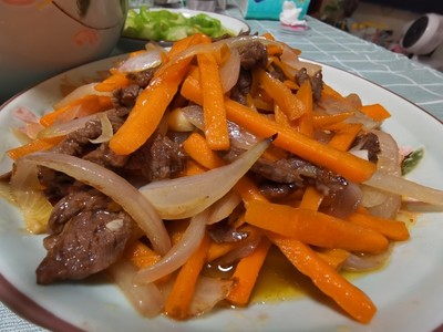 牛肉炒洋葱的家常做法