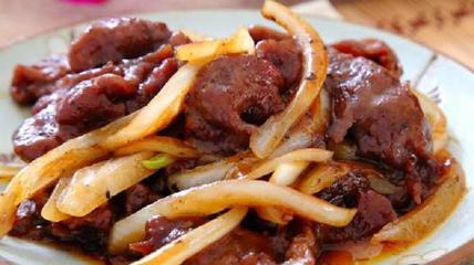 牛肉炒洋葱的家常做法