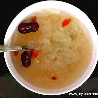 银耳红枣的功效