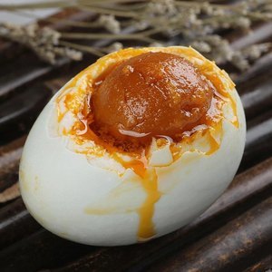 红泥咸鸭蛋的腌制方法