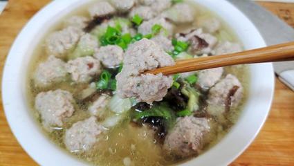 羊肉水汆丸子的做法
