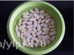 白芸豆排骨汤的做法