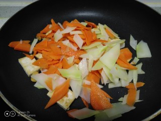 西兰花炒胡萝卜的做法