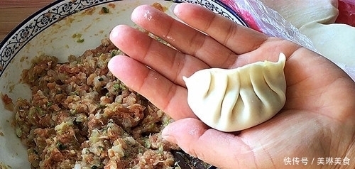 白菜馅饺子怎么拌馅