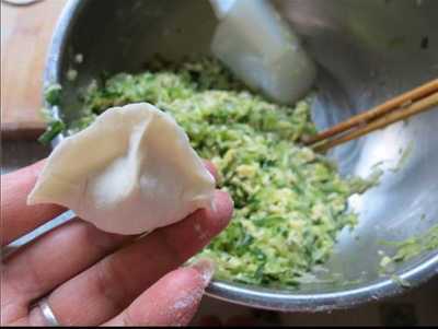白菜馅饺子怎么拌馅