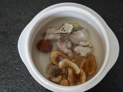 海底椰排骨汤的做法