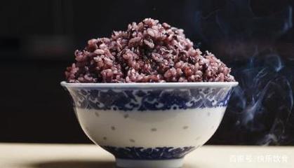 大米黑米饭图片