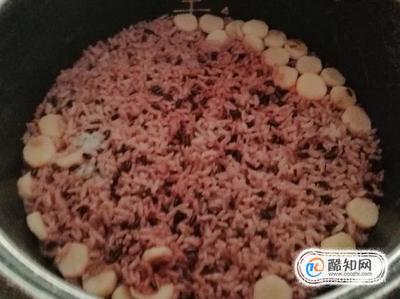 大米黑米饭图片