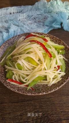 炝拌芹菜的做法