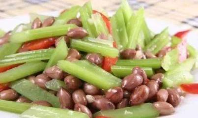 炝拌芹菜的做法