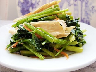 炝拌芹菜的做法