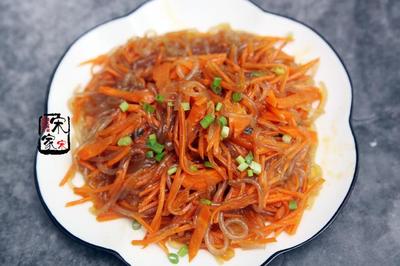 胡萝卜炒粉条的做法