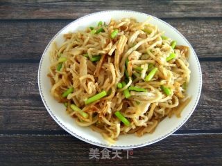 豆芽炒饼丝的家常做法