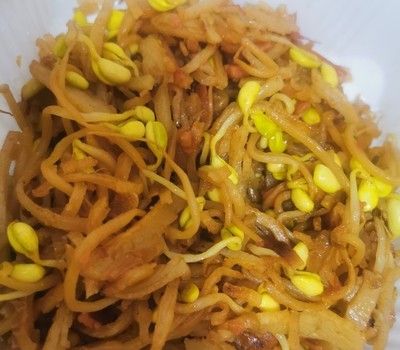 豆芽炒饼丝的家常做法