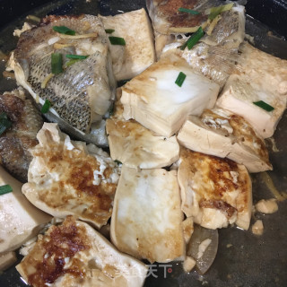 豆腐炖鲈鱼的家常做法