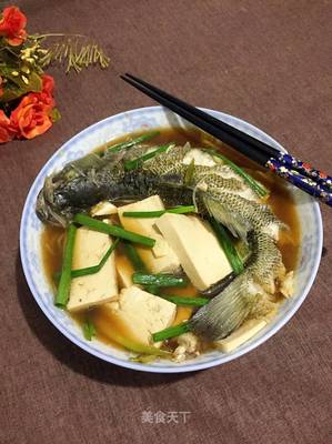 豆腐炖鲈鱼的家常做法