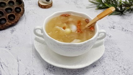 银耳莲子百合糖水