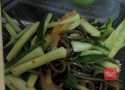 蕨根粉拌黄瓜的做法