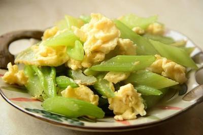 芹菜鸡蛋怎么炒好吃
