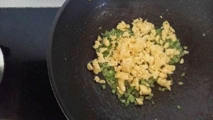 芹菜鸡蛋怎么炒好吃