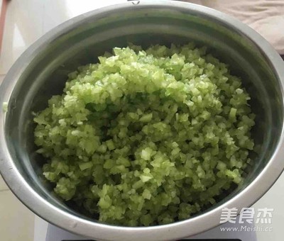 芹菜饺子芹菜用焯水吗