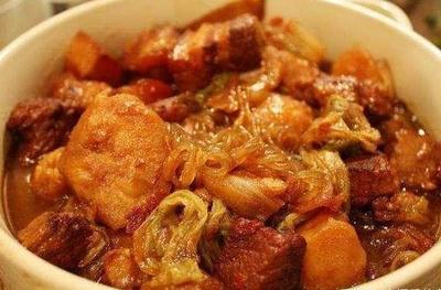 东北酸菜炖猪肉的做法
