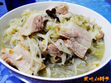 东北酸菜炖猪肉的做法