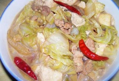 东北酸菜炖猪肉的做法