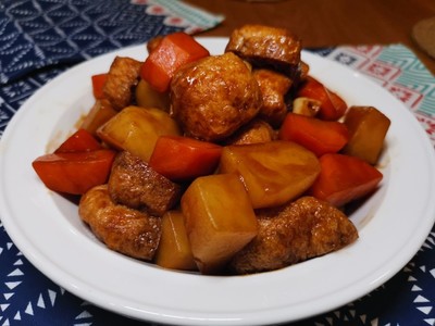 红烧肉豆腐泡