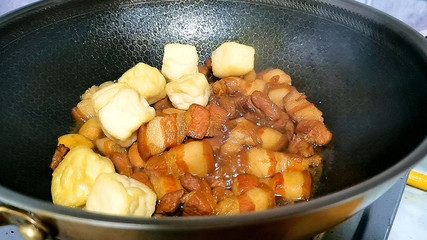 红烧肉豆腐泡