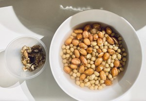 核桃花生豆浆的做法
