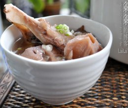 大骨莲藕汤的做法