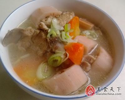 大骨莲藕汤的做法