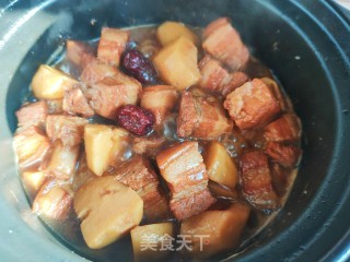 五花肉芋头煲的做法