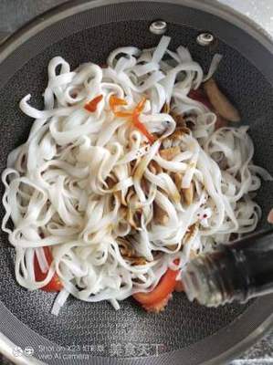 西红柿炒粉条的做法