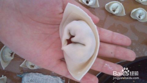 方饺子皮怎么包饺子
