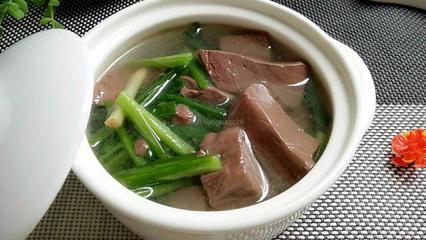猪血韭菜汤的做法