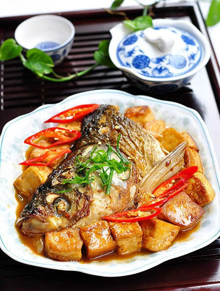 红烧鱼头豆腐的做法