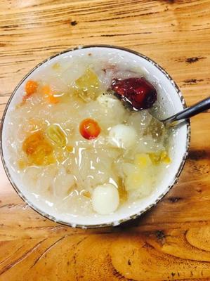 桃胶雪燕银耳