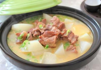 砂锅羊肉炖萝卜的做法