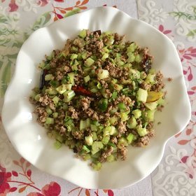 芹菜牛肉末