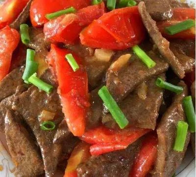 西红柿炒猪肝的功效