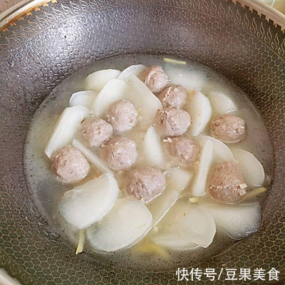 肉丸子萝卜汤的做法