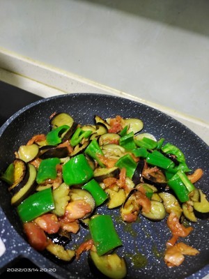 茄子炒青椒的做法