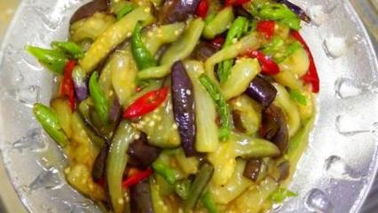 茄子炒青椒的做法