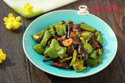 茄子炒青椒的做法