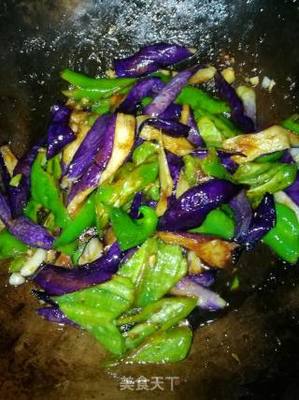茄子炒青椒的做法
